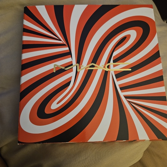 MAC size of the prize eye shadow X 25 - Picture 5 of 12